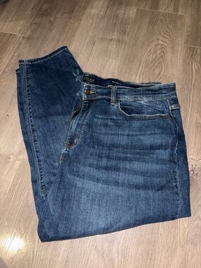 Judy Blue - Relaxed Fit Dark Wash Jeans - 24W